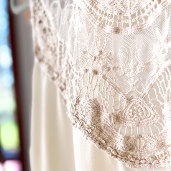 Sheer High Neck Sleeveless Blouse - Picture 6 of 7